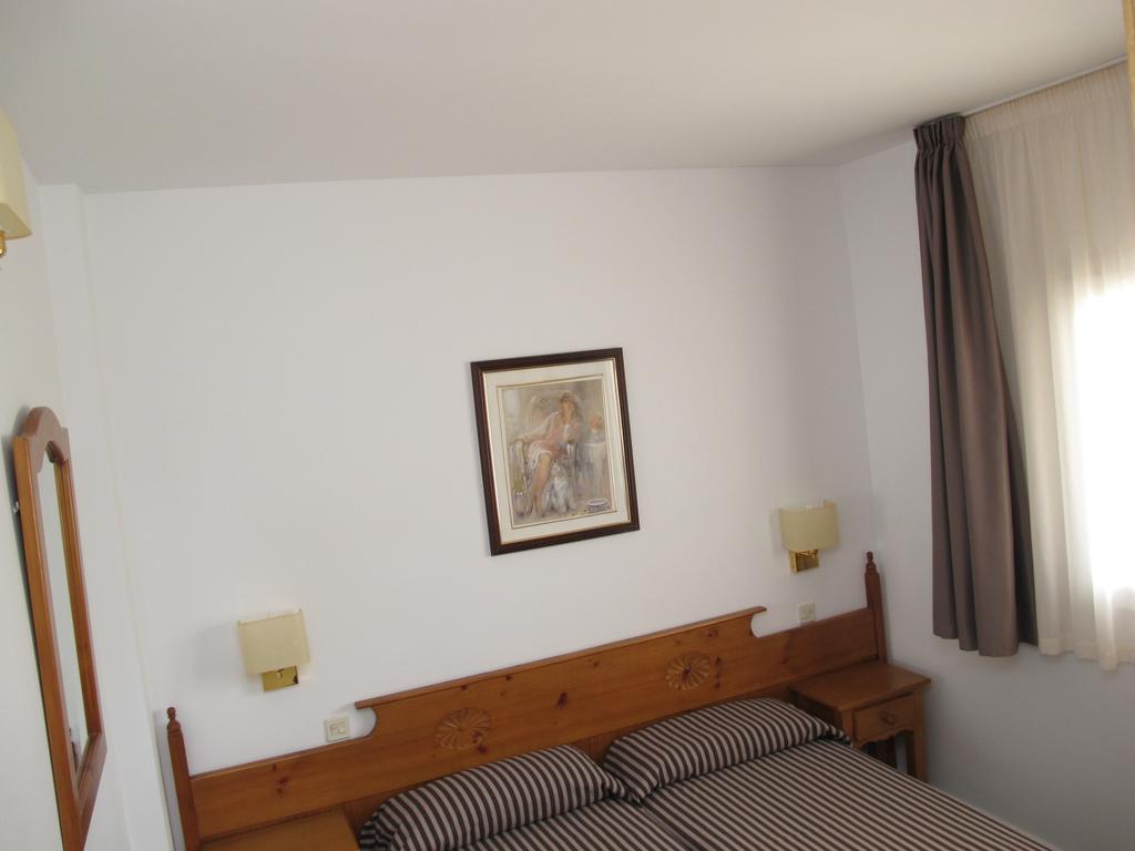 Apartamentos Santi Lloret de Mar Quarto foto